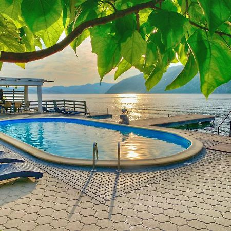 Exclusive Villa Ieşelniţa Buitenkant foto