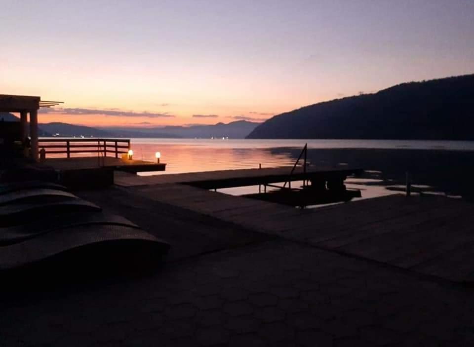 Exclusive Villa Ieşelniţa Buitenkant foto