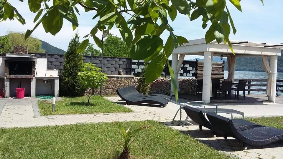 Exclusive Villa Ieşelniţa Buitenkant foto