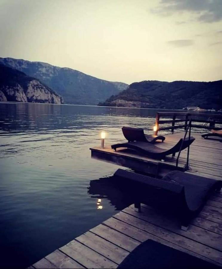 Exclusive Villa Ieşelniţa Buitenkant foto