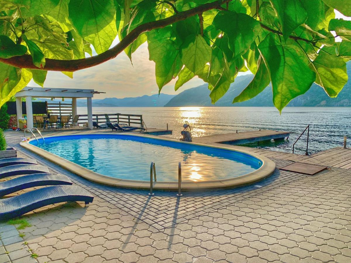 Exclusive Villa Ieşelniţa Buitenkant foto