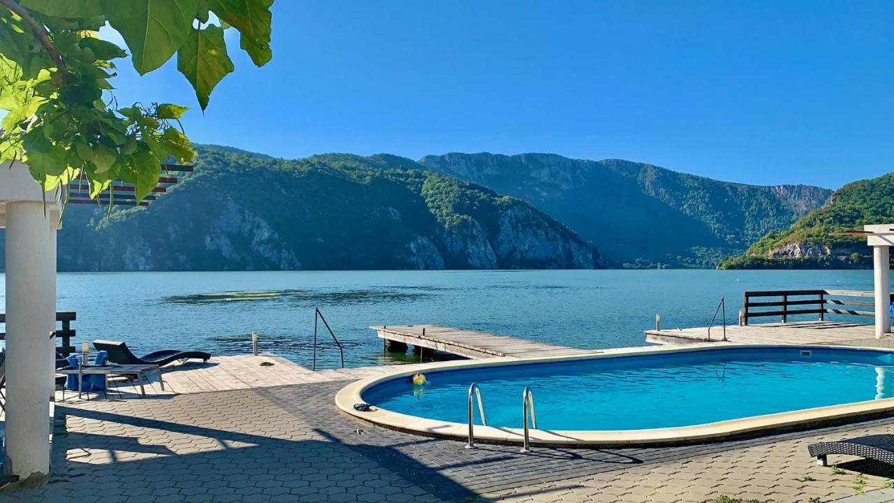 Exclusive Villa Ieşelniţa Buitenkant foto