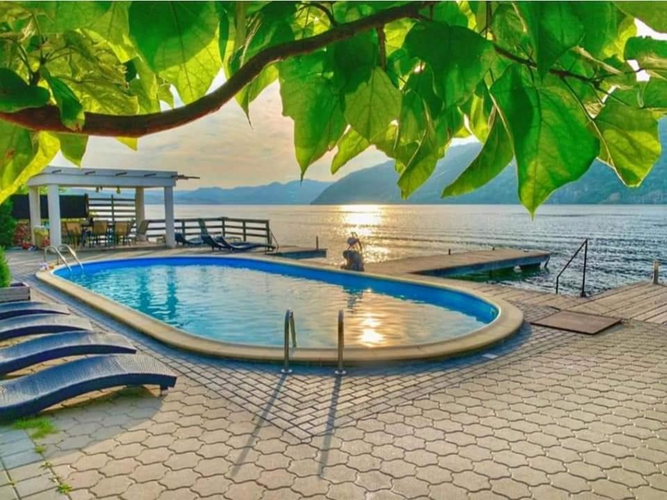 Exclusive Villa Ieşelniţa Buitenkant foto